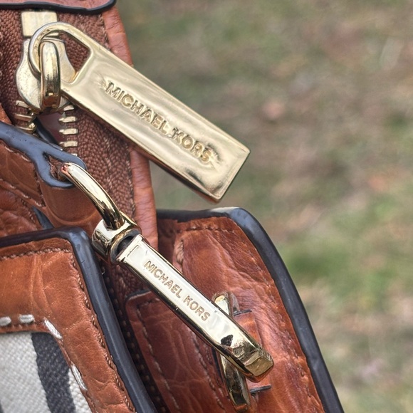 Michael Michael Kors Croc Embossed Zebra print Crossbody bag - Picture 14 of 14